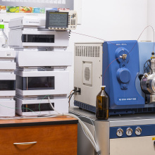 Tandem mass spectrometer QTRA5500 coupled with HPLC (LC-MS/MS)